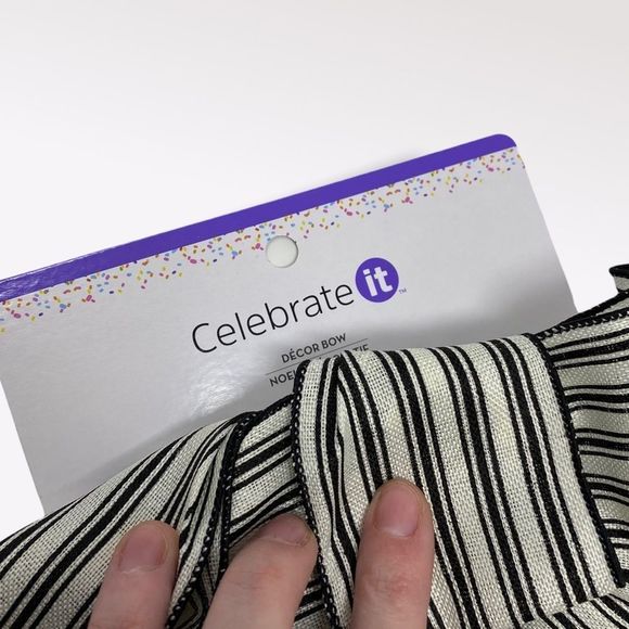 🆕 CELEBRATE IT | Black and White Striped Wired Bows - Picture 2 of 3